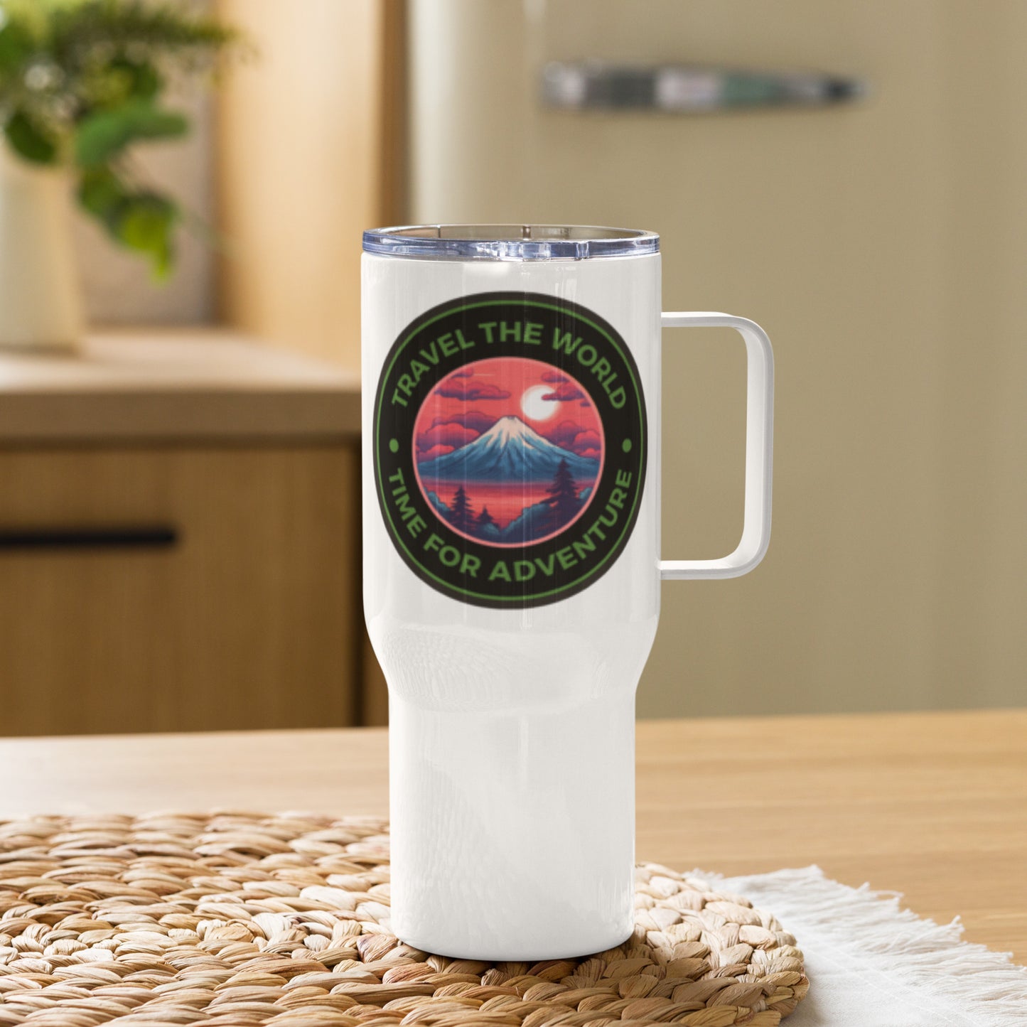 Travel mug with a handle